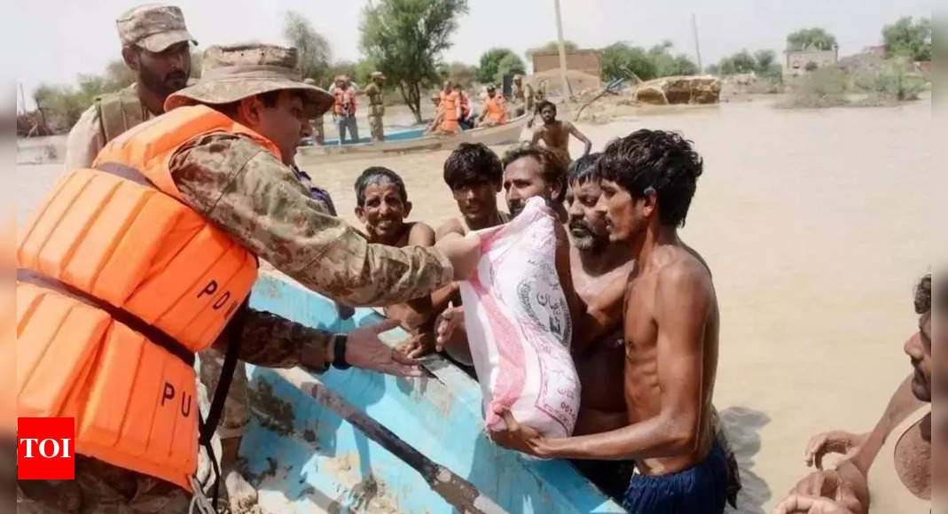 Pakistan’s armed forces rescue 2,000 marooned by catastrophic floods – Times of India