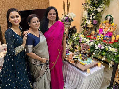 Tejasswi Prakash offers prayers with her and Karan Kundrra's mom on Ganesh Chaturthi; don't miss these photos, video