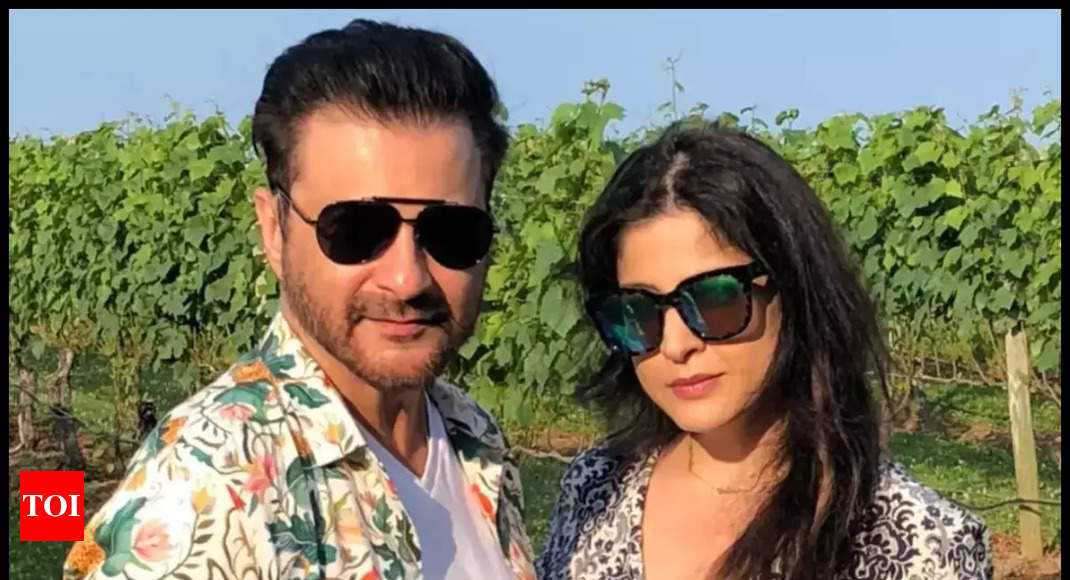 ‘Fabulous Lives of Bollywood Wives’ season 2: Maheep Kapoor reveals Sanjay Kapoor cheated on her; says, ‘I walked out with Shanaya’ – Times of India