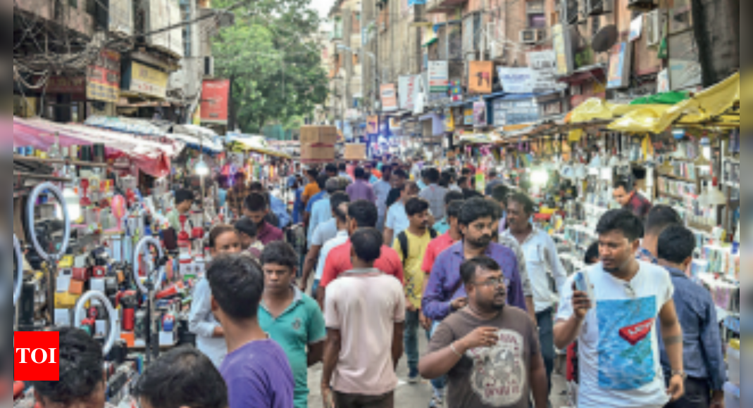 Cop teams visit central Kolkata markets ahead of Durga Puja, caution ...