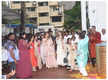 
Shilpa Shetty dances despite injury with Raj Kundra and Shamita Shetty as they bid adieu to Lord Ganesha; See pics
