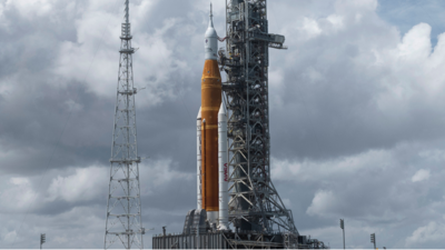 Fuel leak disrupts Nasa's 2nd shot at launching moon rocket