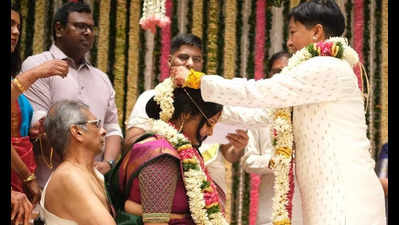 Tamil Nadu woman marries Bangladeshi girl in 'traditional' wedding in Chennai