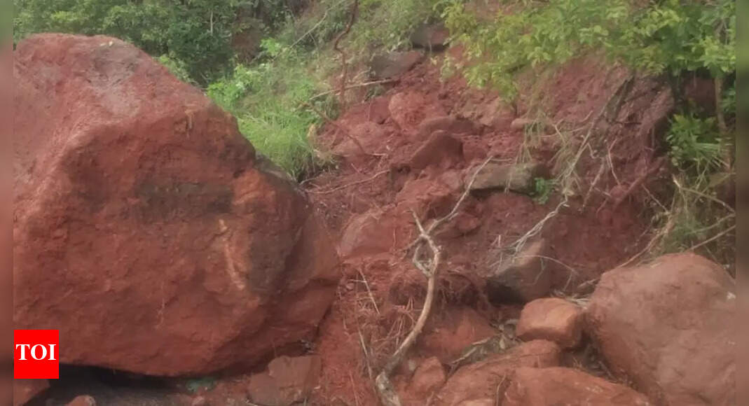 Jammu: Heavy rains in Jammu cause landslides, block Jammu-Kashmir ...