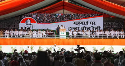 Congress showcases Gandhi scion at rally