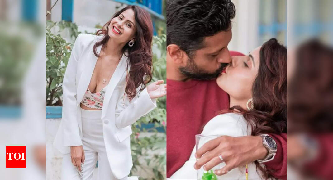Chhavi Mittal turns 42 in style; kisses husband Mohit Hussein and ...