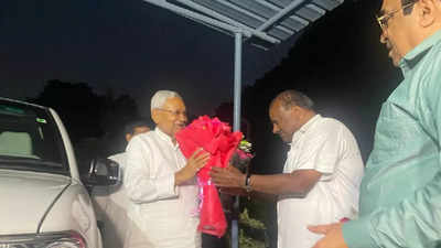 Ex-Karnataka CM HD Kumaraswamy meets Bihar CM Nitish Kumar in Delhi