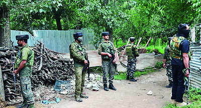 Terrorists fire upon SOG camp in Shopian