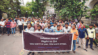 Kolkata: Professors stage demonstrations, arrears protest