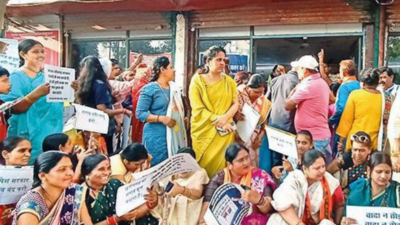 Chhattisgarh: BJP Mahila Morcha protests for ban on liquor