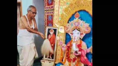 This former professor of Allahabad University is making Ganesha idol for over 50 years now