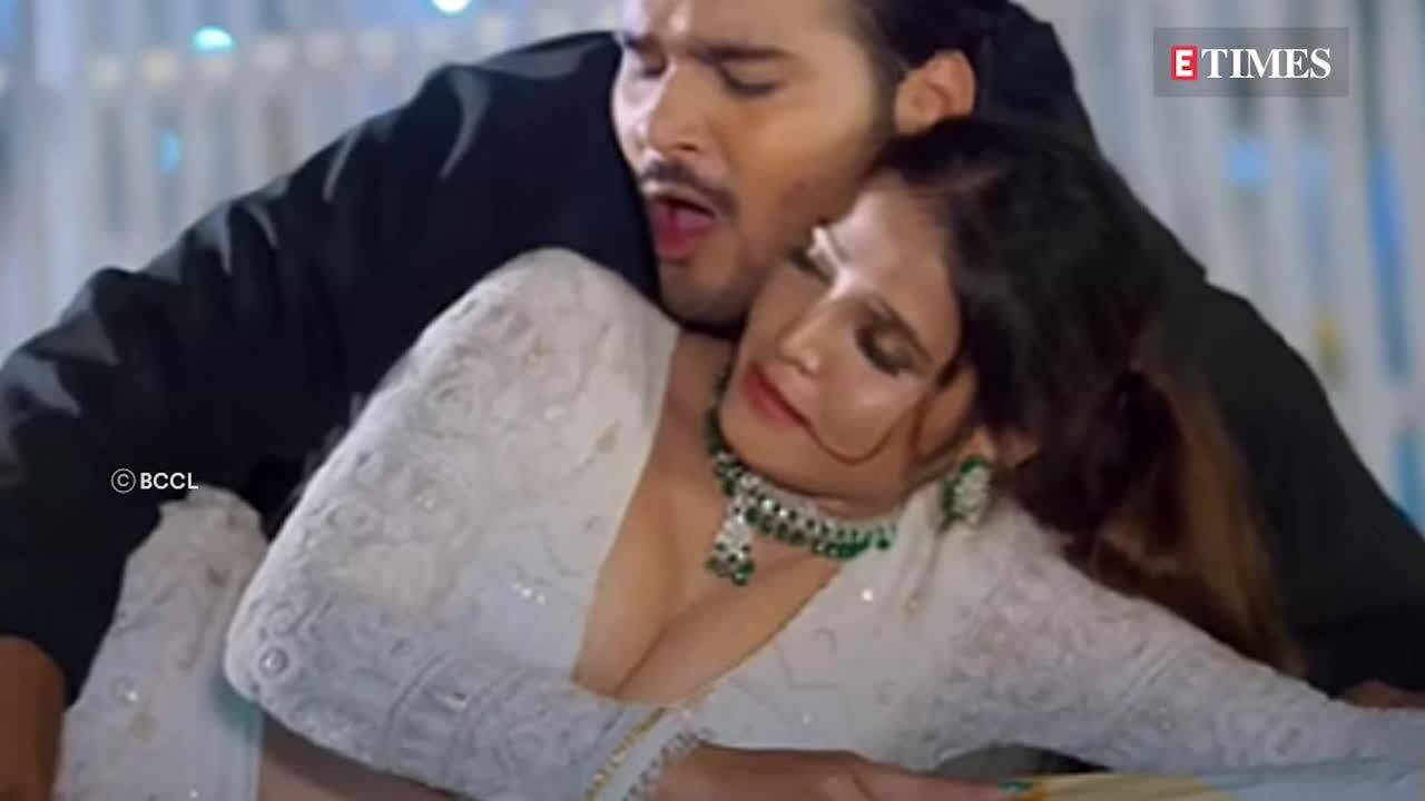 Arvind Akela Kallu and Zoya Khan shows their romantic chemistry in  'Karihaiyan Mein Raja' | Bhojpuri Movie News - Times of India