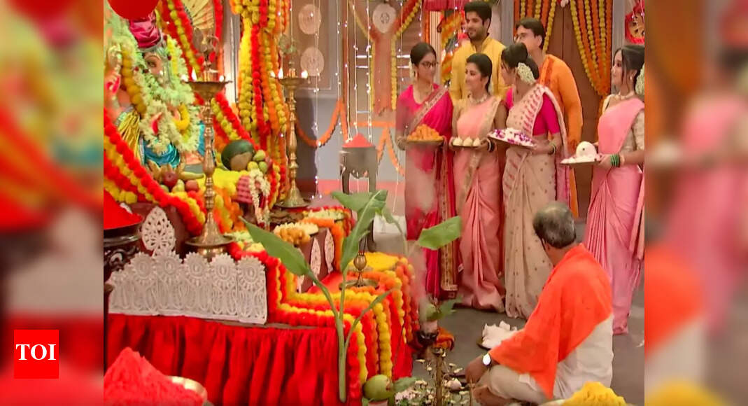 Modak family celebrates ‘Ganeshotsav’ - Times of India
