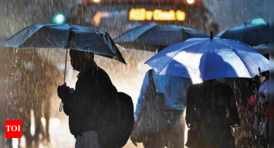 Thunder, lightning and rain hit Mumbai; Yellow alert for Mumbai