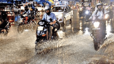 Kolkata: Rain after sultry day, Met eyes more over weekend