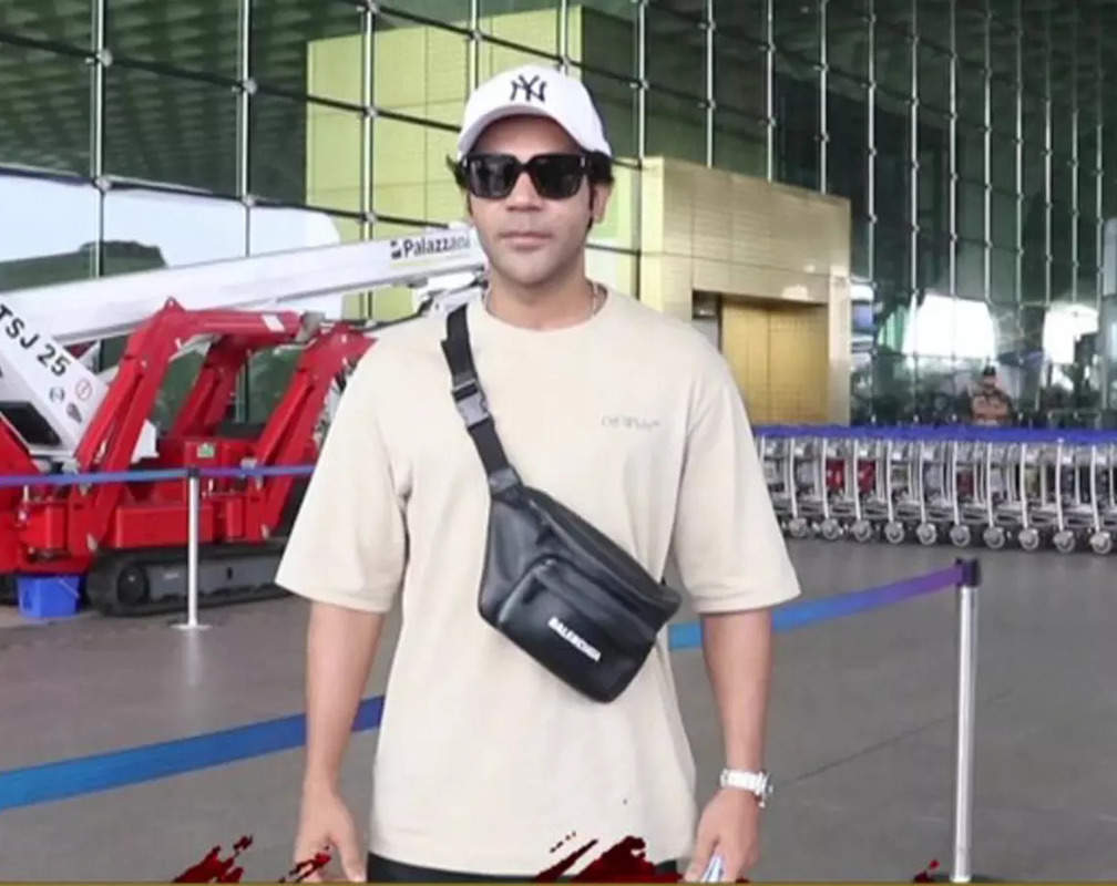 
Versatile actor Rajkummar Rao looks cool in an off-white oversized T-shirt, turns heads at Mumbai airport
