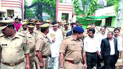 UP: Jailed BSP MP faints in court compound, sent back to Naini jail