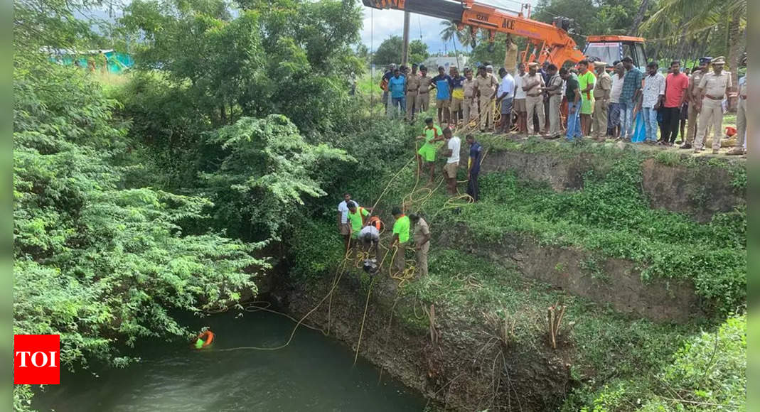 Coimbatore: Overloaded truck causes road to cave in at flower market