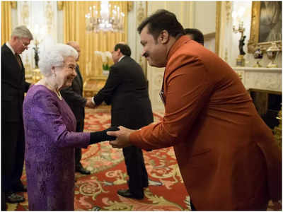 When Suresh Gopi met Queen Elizabeth II, and received a token of appreciation from her!