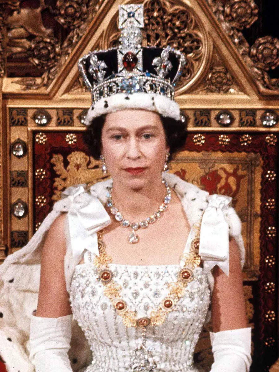 Queen Elizabeth II Looks: Throwback to the most iconic looks of Queen Elizabeth II