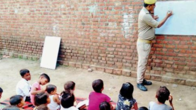 Uttar Pradesh: Saharanpur-based cop turns teacher for underprivileged kids, offers free lessons