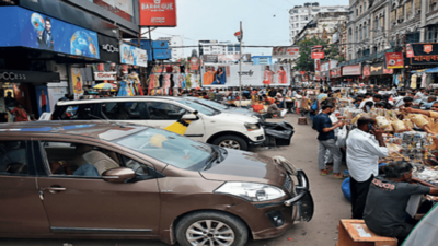Kolkata: ‘File complaint if New Market hawkers block parking lot’