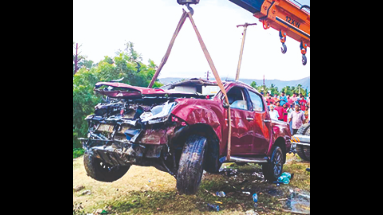 Coimbatore: Overloaded truck causes road to cave in at flower market