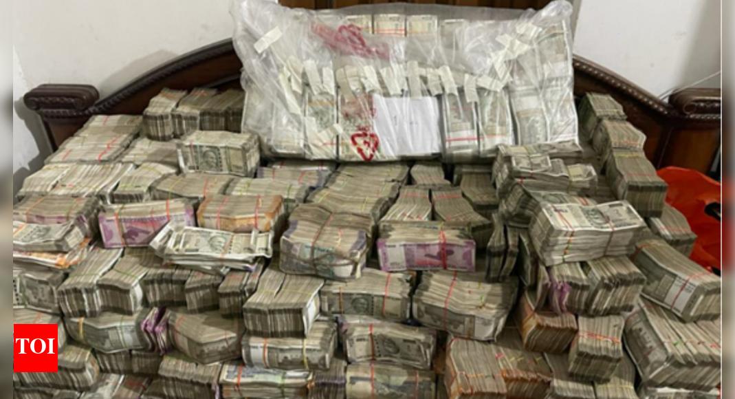 ed-recovers-rs-17-crore-cash-after-raids-on-kolkata-based-gaming-app