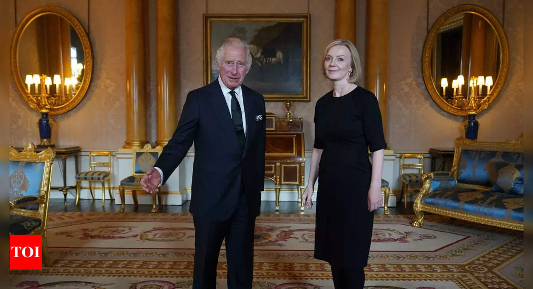 British Prime Minister Liz Truss will accompany King Charles on a tour of Britain to lead the mourning