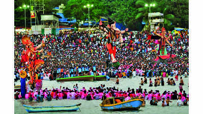 Mumbai turns out in force to see off the Lord, immersions at artificial ponds dip