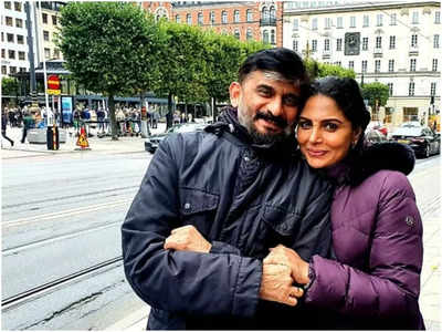 Asha Sharath celebrates 29 years of togetherness with her husband