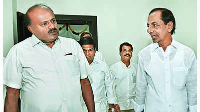 Telangana CM K Chandrashekar Rao, former Karnataka CM H D Kumaraswamy agree on need for anti-BJP front for 2024 polls