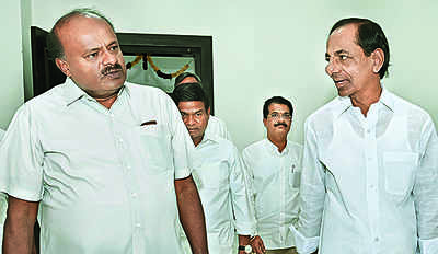 Telangana CM K Chandrashekar Rao, former Karnataka CM H D Kumaraswamy agree on need for anti-BJP front for 2024 polls