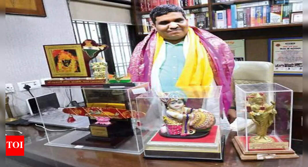 Narendra Modi Lucknow CA buys PM Narendra Modi gifts in eauction to