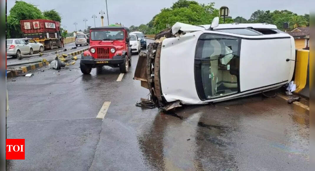 Goa: 2 poles damaged in car accident on Atal Setu | Goa News - Times of ...