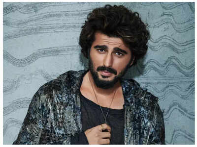 Arjun Kapoor Flaunts His 'Dola Re Dola' & It's The Rarest Combo We've Seen!