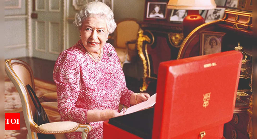 Queen Elizabeth II hailed in Scotland as a ‘constant in all our lives’ – Times of India