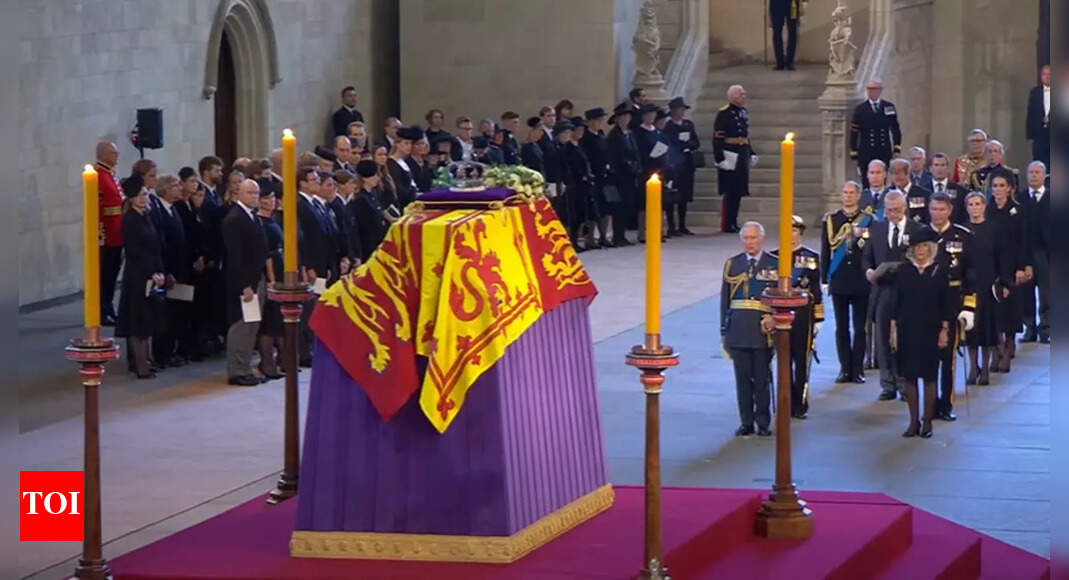 Queen Elizabeth death LIVE Updates Queue to see Queen Elizabeth's