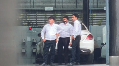 Hong Kong team inspects wrecked Cyrus Mistry car