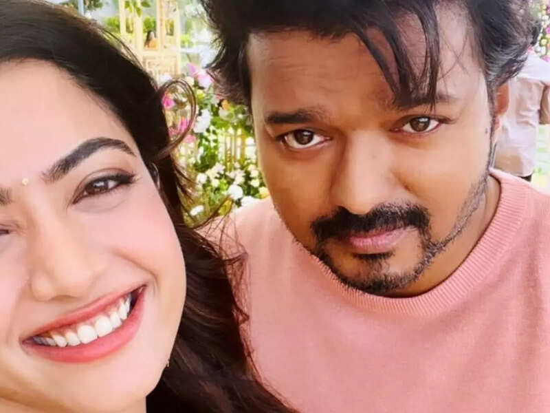 Rashmika Mandanna shares picture with Vijay from Varisu set | Tamil ...