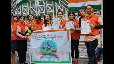 11 women from Allahabad participate in Kashmir cycle rally