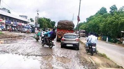 Maharashtra: Ahmednagar-Shirdi road potholes make it a death trap