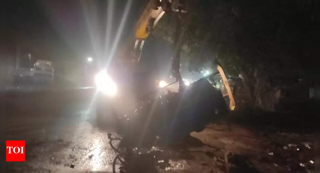 4 killed, 20 injured as tractor-trolley rams into truck in UP's Sitapur ...