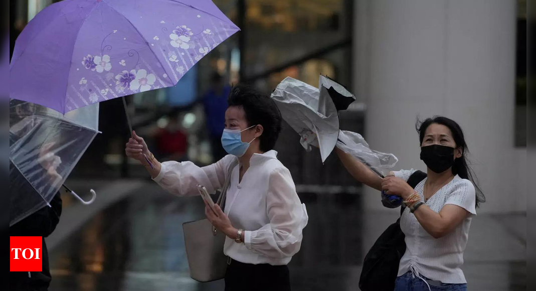 La tempête se déplace sur la côte est de la Chine après avoir soufflé sur Shanghai