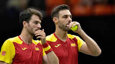 Davis Cup: Spain beat Serbia with Carlos Alcaraz rested; USA, Italy win