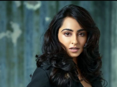 Niyati Fatnani mesmerizes with her desi looks