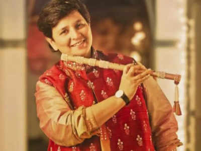 Falguni Pathak Releases New Garba Track 'Vasaladi', Watch Here ...