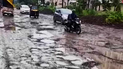 Kalyan: Locals protest over bad condition of road on national highway