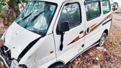 Ghaziabad: 2 crossing road for dinner hit by van speeding down Diamond Flyover , die