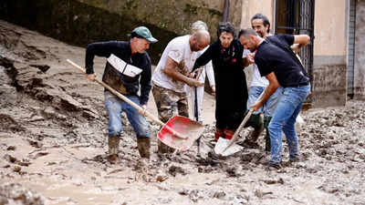 Floods in Italy kill 10; Survivors plucked from roofs, trees